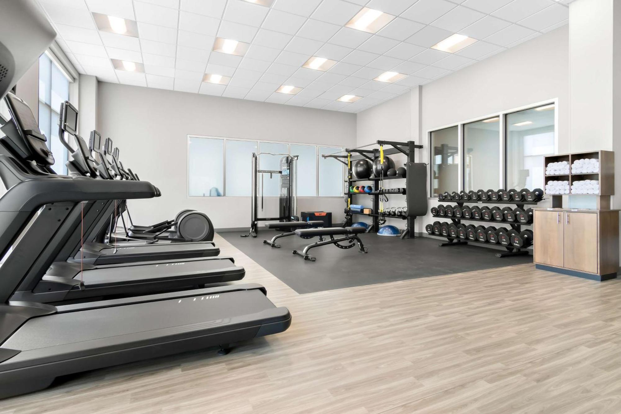 Hampton Inn & Suites Chicago Medical District Uic Екстериор снимка