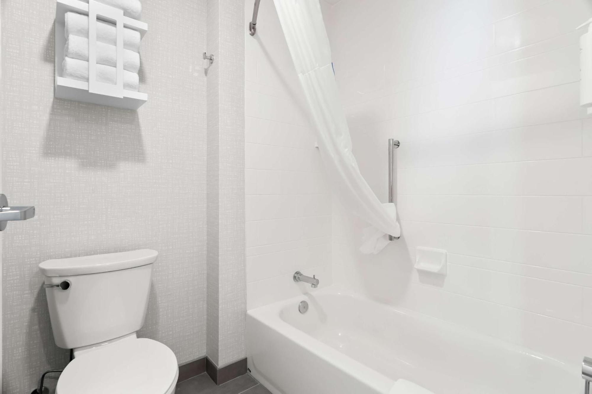 Hampton Inn & Suites Chicago Medical District Uic Екстериор снимка