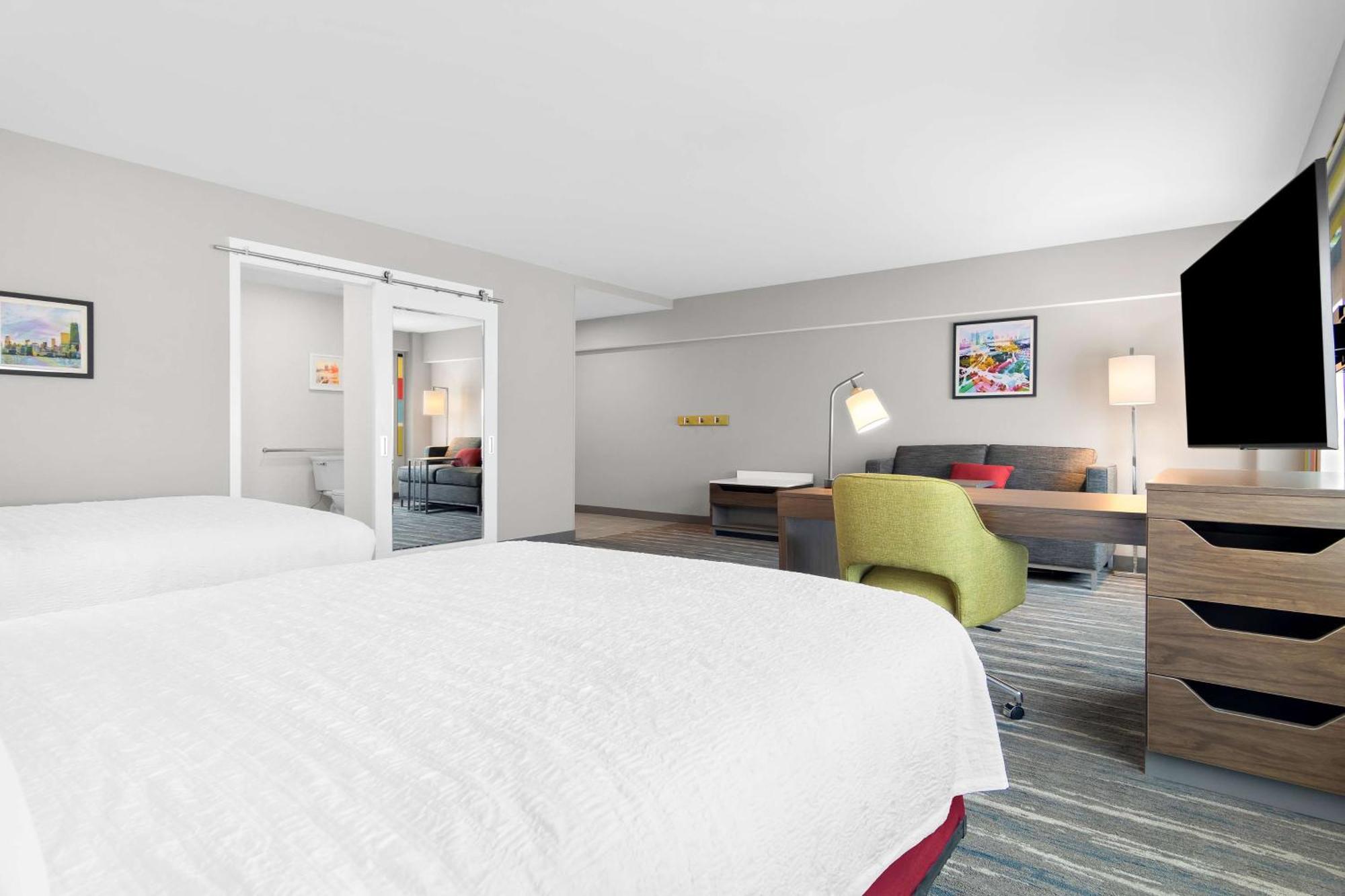 Hampton Inn & Suites Chicago Medical District Uic Екстериор снимка